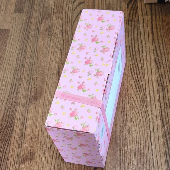 BOX Stanley x LoveShackFancy Flip Straw Tumbler 30 oz. - Picture 5 of 6